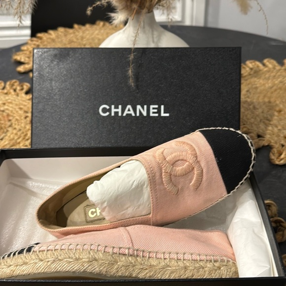 Chanel Espadrilles (serious inquiries).Lightly worn-in pristine condition - Picture 3 of 6